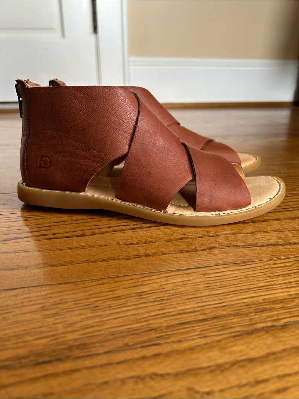 Born Iwa Crossover Sandals Size 7 (fit a 7 or 7.5) Cuoio Brown Leather